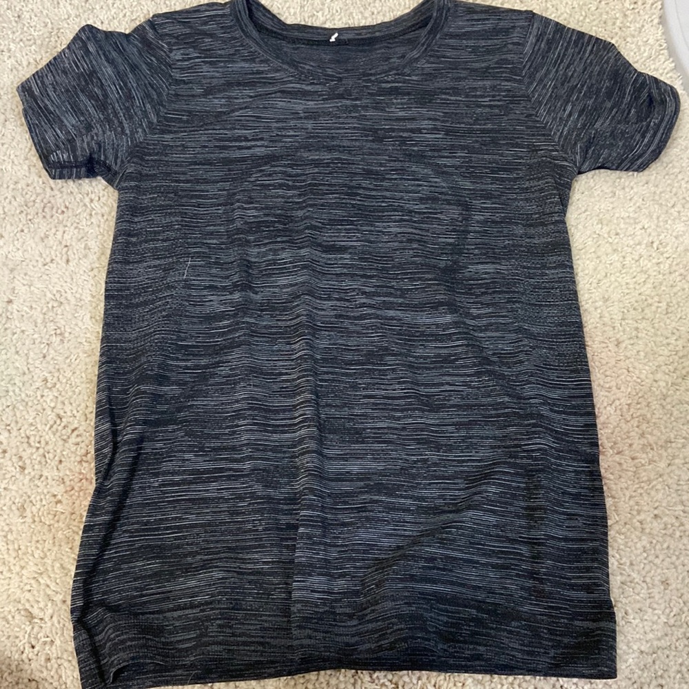 Womens lululemon t shirt